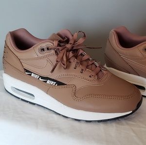 Women Nike AIR MAX 1 SE